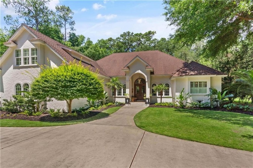 Welcome to the home of your dreams...this 4/5 bedroom, 5 bath - Beach Home for sale in Saint Simons, Georgia on Beachhouse.com