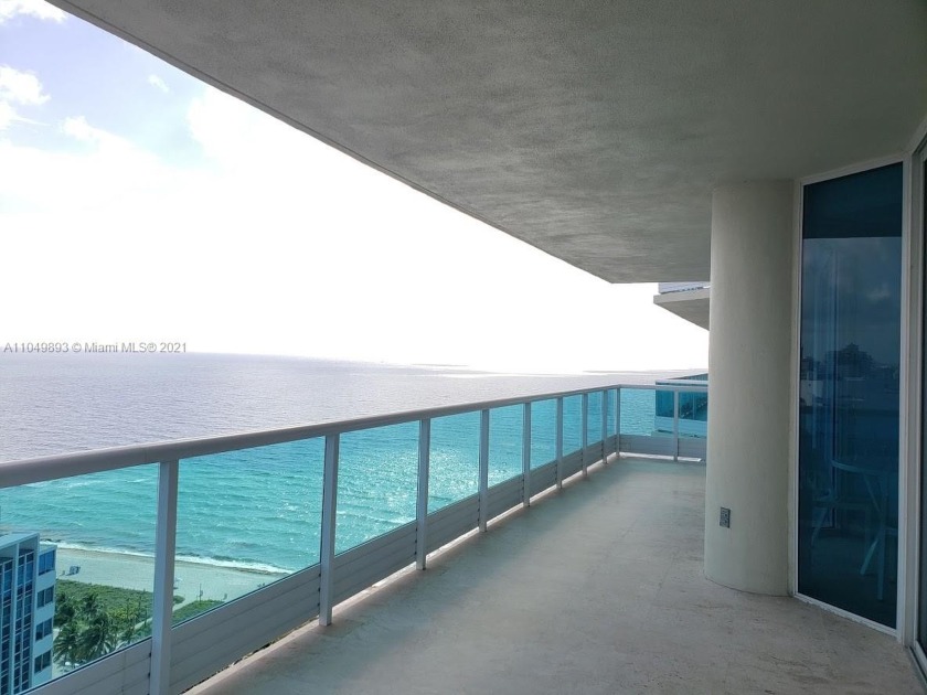 Exquisite unit completely renovated and decorated, 3 bedrooms, 3 - Beach Condo for sale in Miami Beach, Florida on Beachhouse.com