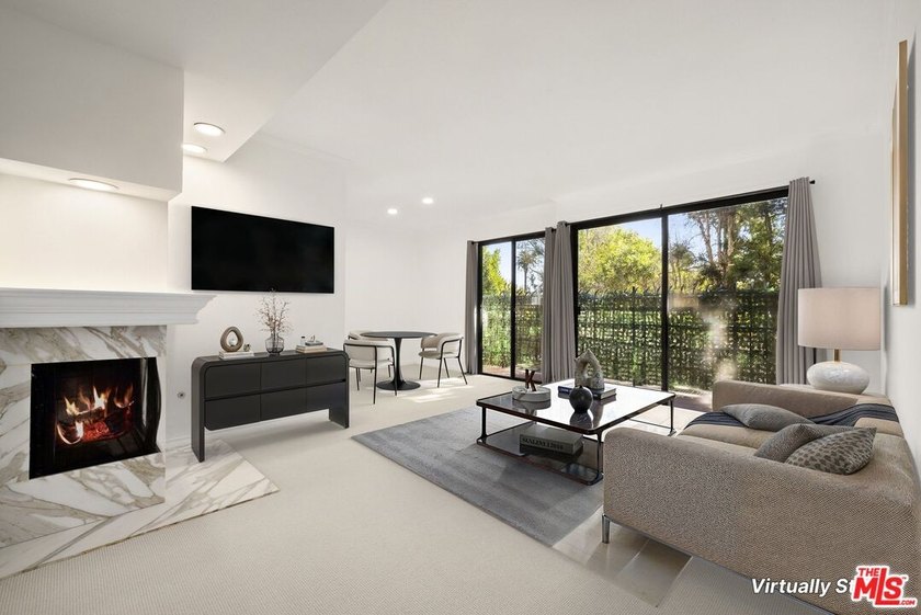 Oversized rear corner one-bedroom plus den, ideally located - Beach Condo for sale in Santa Monica, California on Beachhouse.com