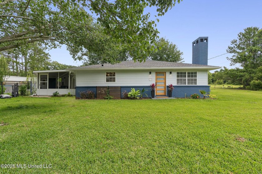 Bright, low-maintenance coastal cottage with an attached guest - Beach Home for sale in Bay Saint Louis, Mississippi on Beachhouse.com