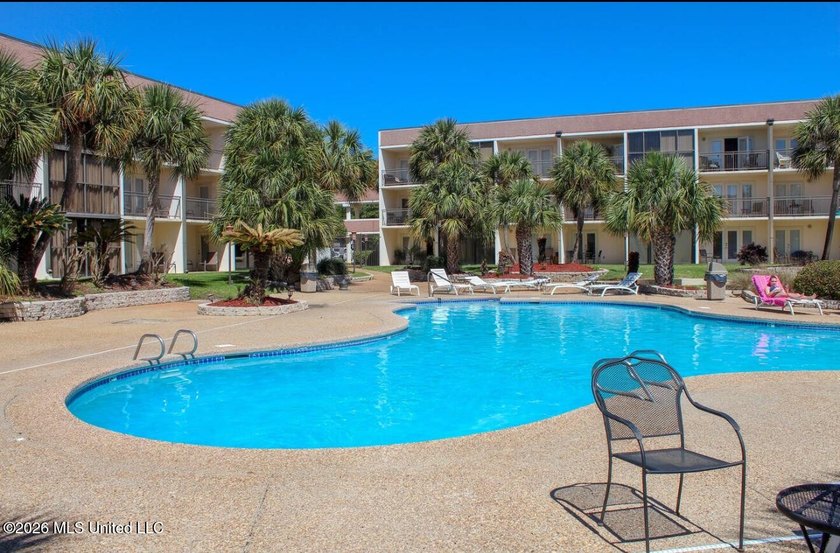 Beautiful 2 bedroom 2 bathroom, FULLY FURNISHED, TURNKEY condo - Beach Condo for sale in Biloxi, Mississippi on Beachhouse.com