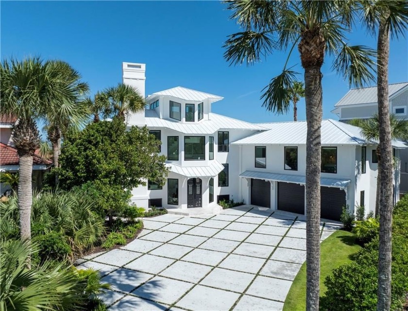 Welcome to an exquisite coastal retreat in the prestigious Lands - Beach Home for sale in Saint Simons, Georgia on Beachhouse.com