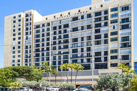 Welcome to Crystal Towers in Hollywood Beach, Florida--the - Beach Condo for sale in Hollywood, Florida on Beachhouse.com