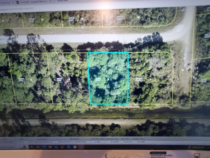 Very nice waterfront lot on paved Rd, High and Dry. Owner owns 3 - Beach Lot for sale in Lehigh Acres, Florida on Beachhouse.com