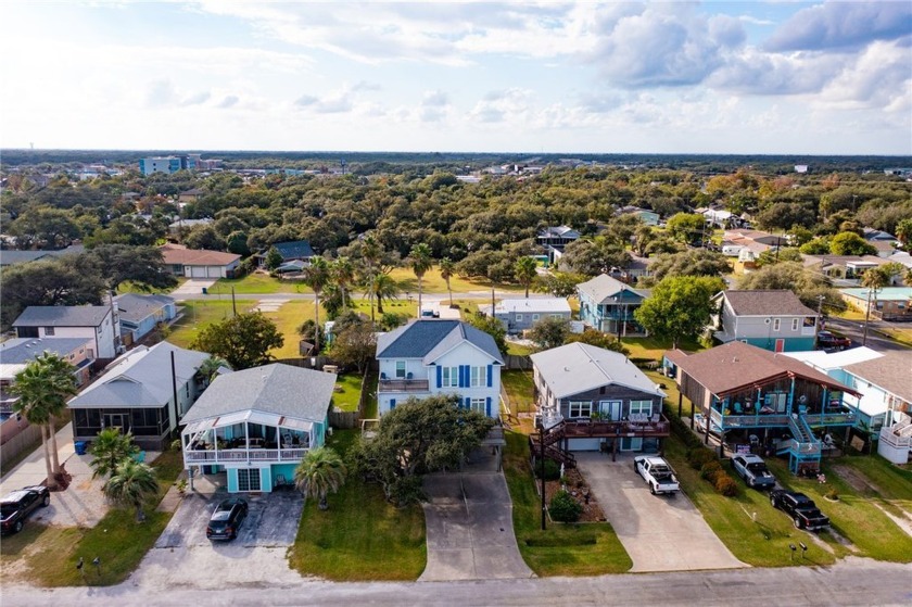 **Ideal  Investment Opportunity!**

This charming 4-bedroom, 2 - Beach Home for sale in Rockport, Texas on Beachhouse.com