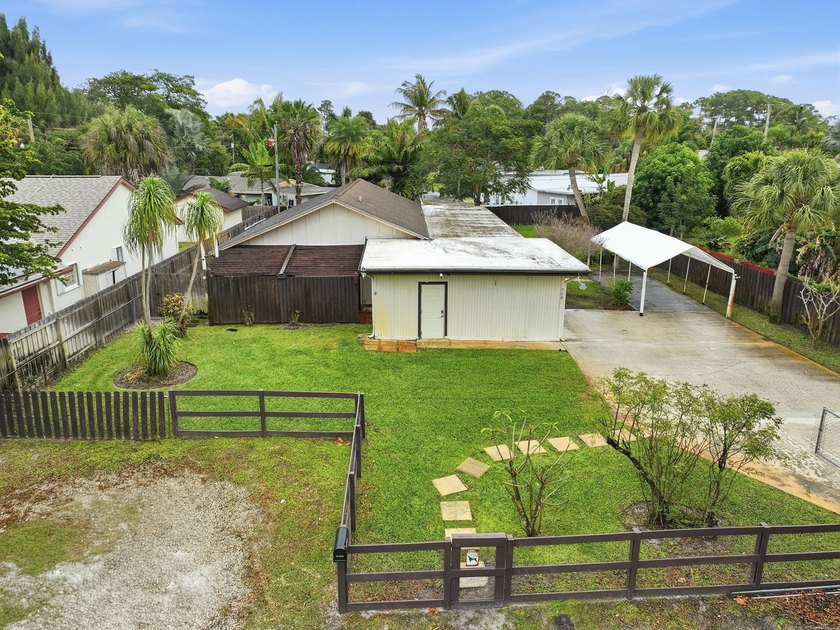 Welcome to this charming residence ideally located in the heart - Beach Home for sale in West Palm Beach, Florida on Beachhouse.com