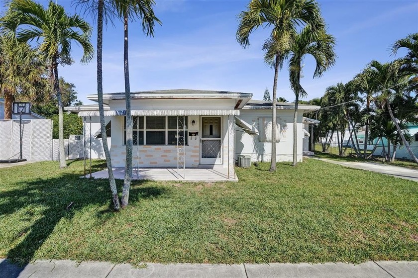 Wow what a great opportunity to own this duplex in the heart - Beach Lot for sale in Hallandale Beach, Florida on Beachhouse.com