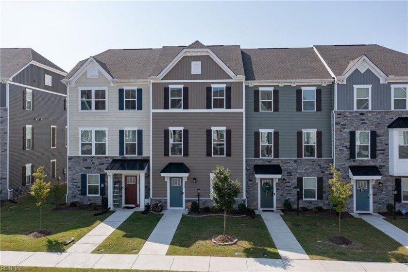 Discover your perfect home, modern, 3-story townhome, just 3 - Beach Townhome/Townhouse for sale in Smithfield, Virginia on Beachhouse.com