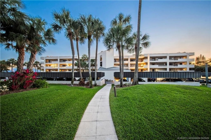 Calling all boaters and sunset lovers...Discover an exceptional - Beach Condo for sale in Stuart, Florida on Beachhouse.com