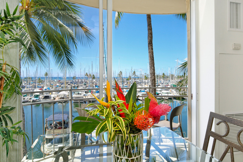 GORGEOUS Waikiki Yacht Harbor Views! Central AC, FREE Wi-Fi - Beach Vacation Rentals in Honolulu, Hawaii on Beachhouse.com