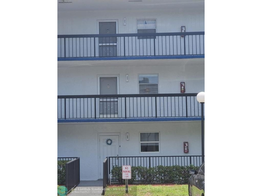 Welcome to Holiday Springs Village Condominium 1! This top-floor - Beach Condo for sale in Pompano Beach, Florida on Beachhouse.com