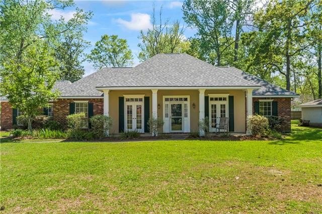 Beautifully maintained home in sought-after Beau Rivage! A - Beach Home for sale in Mandeville, Louisiana on Beachhouse.com