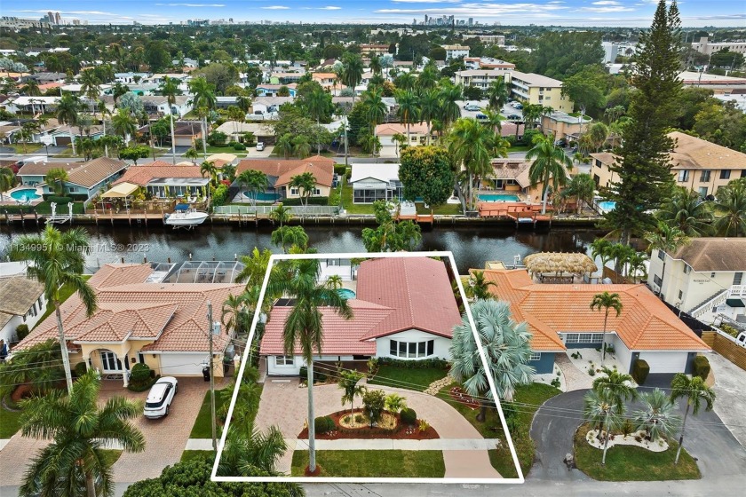 WATERFRONT PARADISE - RARELY AVAILABLE - AMAZING 4/3 WATERFRONT - Beach Home for sale in Fort Lauderdale, Florida on Beachhouse.com