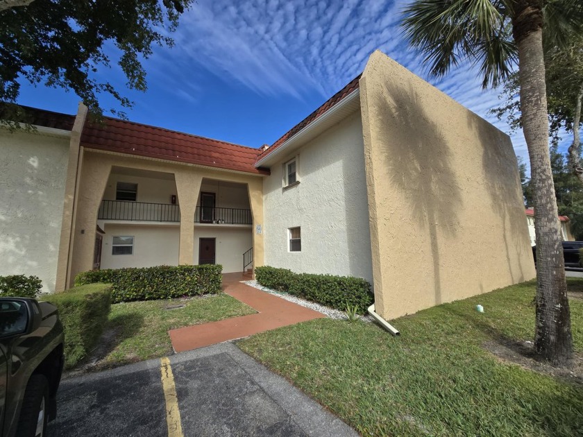 WALK INTO LOVELY 2ND FLOOR PRIVACY !SPACIOUS 1 BEDROOM, 1 BATH - Beach Condo for sale in West Palm Beach, Florida on Beachhouse.com