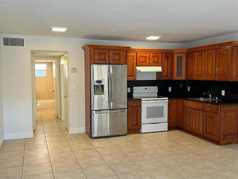 GREAT LOCATION! CLOSE TO THE WATER!!!!1 BED, 1 FULL BATH, 1 - Beach Condo for sale in Miami, Florida on Beachhouse.com