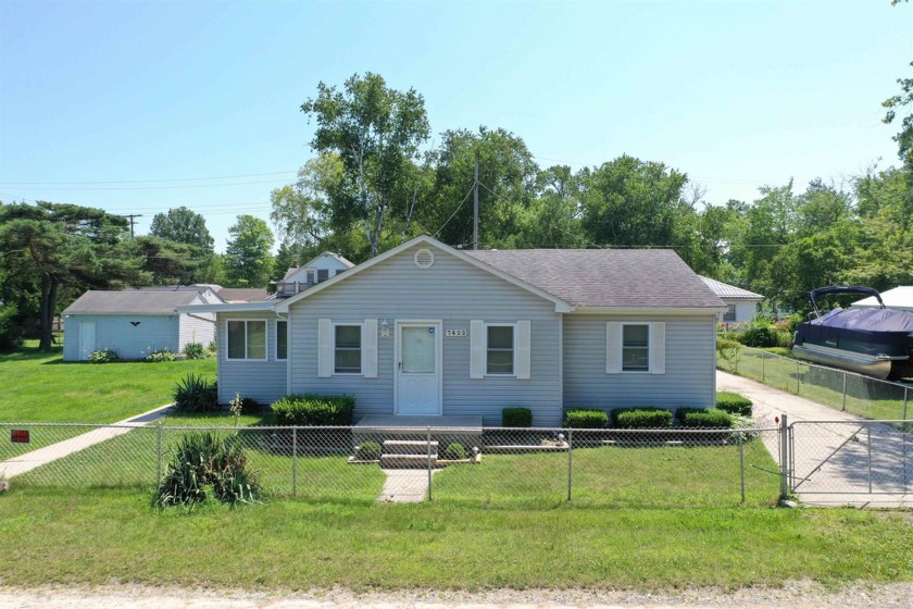 Beautiful 2 Bdrm 1 Bath home on a double lot just one block from - Beach Home for sale in Lexington, Michigan on Beachhouse.com