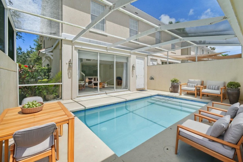 This rare 4-bedroom, 3-bathroom townhouse in Abacoa has its own - Beach Townhome/Townhouse for sale in Jupiter, Florida on Beachhouse.com