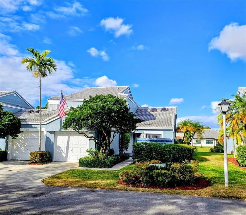 Great buy! Just reduced! Spacious, bright corner-unit townhome - Beach Townhome/Townhouse for sale in Tamarac, Florida on Beachhouse.com