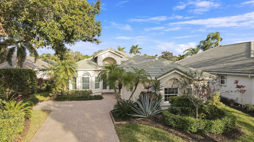 UPDATED LAKE FRONT POOL HOME NESTLED ON A CHARMING PAVERED - Beach Home for sale in Port Saint Lucie, Florida on Beachhouse.com