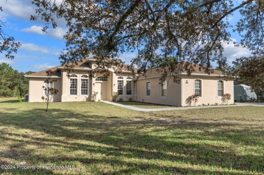 WELCOME HOME to the Royal Highlands!!! COUNTRY AND CONVENIENCE!! - Beach Home for sale in Weeki Wachee, Florida on Beachhouse.com