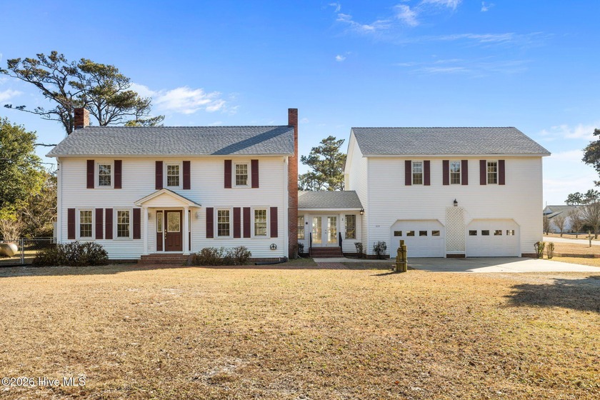 Charming and spacious home on .6 acres. Walking distance to - Beach Home for sale in Atlantic, North Carolina on Beachhouse.com