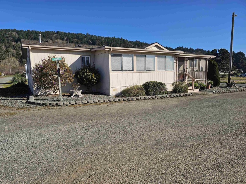 Charming Mobile Home with Ocean View in Smith River, CA Welcome - Beach Home for sale in Smith River, California on Beachhouse.com