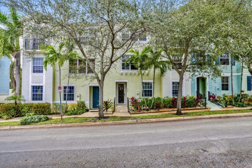Location Location Location! Discover this exquisite 2-bedroom - Beach Townhome/Townhouse for sale in West Palm Beach, Florida on Beachhouse.com