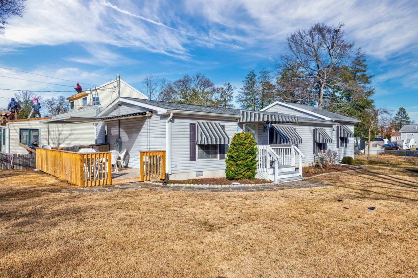 LOCATION! LOCATION! LOCATION!  This 4 bedroom, 2 bathroom home - Beach Home for sale in Villas, New Jersey on Beachhouse.com