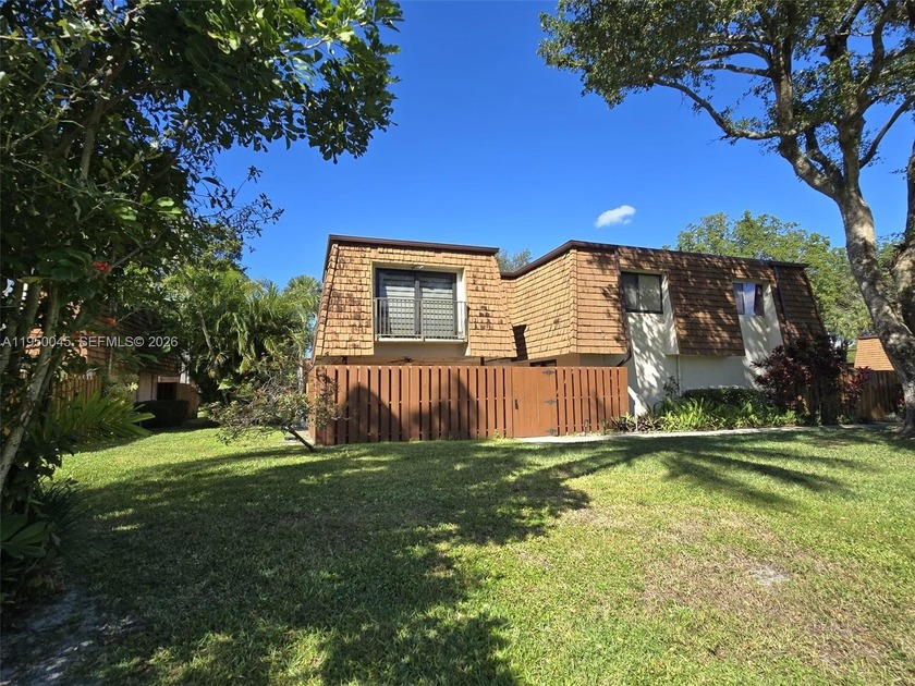 Wake up every morning to a serene golf course and water views in - Beach Townhome/Townhouse for sale in Davie, Florida on Beachhouse.com