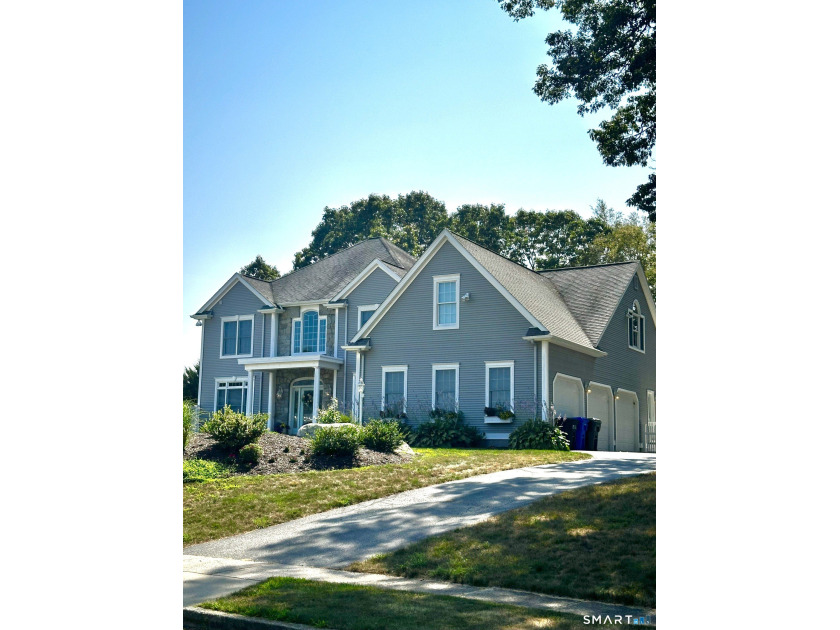 Bring the whole crew! Come spend summer in Noank. With this five - Beach Home for sale in Groton, Connecticut on Beachhouse.com