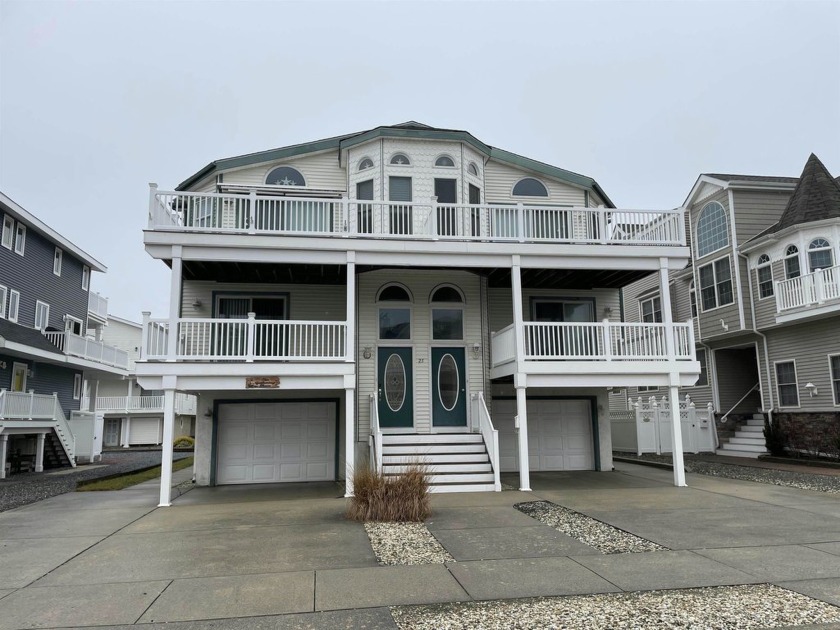 Don't miss this new BEACH BLOCK listing! The east unit of 25 - Beach Townhome/Townhouse for sale in Sea Isle City, New Jersey on Beachhouse.com