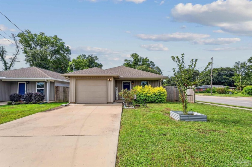 Unbelievable Price in a very Popular neighborhood! LIKE NEW in - Beach Home for sale in Pensacola, Florida on Beachhouse.com