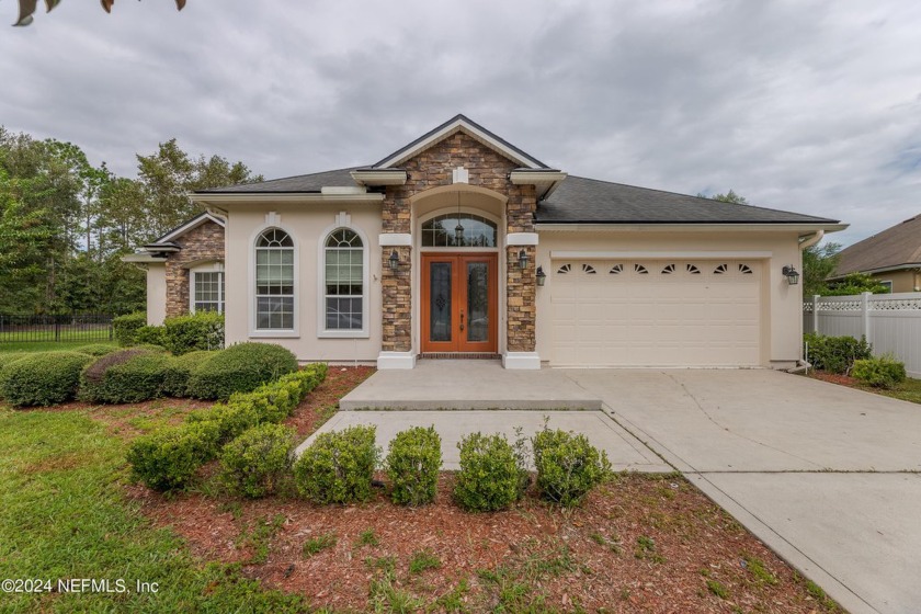 Come view this beautiful, stucco home situated on cul-de-sac lot - Beach Home for sale in Saint Johns, Florida on Beachhouse.com