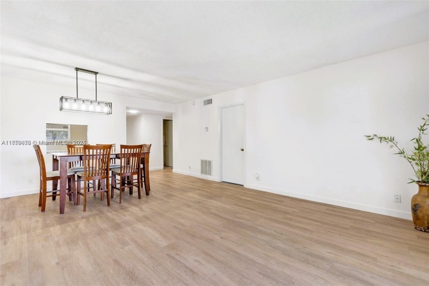 Beautifully updated 2 bed 2 bath condo in 55 plus guard-gated - Beach Condo for sale in West Palm Beach, Florida on Beachhouse.com