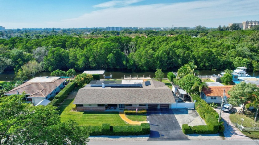 Boater's Dream!  No HOA. Double .45 Acre lot, 140 feet of ocean - Beach Home for sale in Dania, Florida on Beachhouse.com