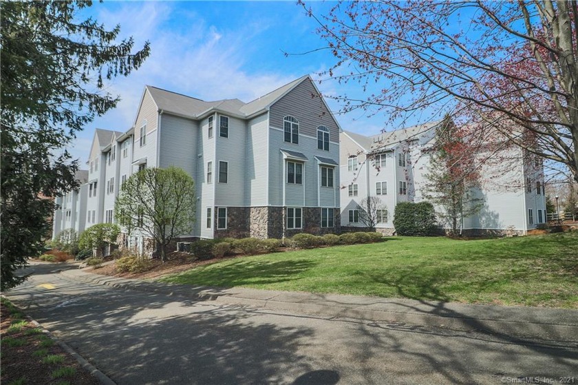 Move right into this wonderful 1 bedroom unit at The Carriage - Beach Condo for sale in Norwalk, Connecticut on Beachhouse.com