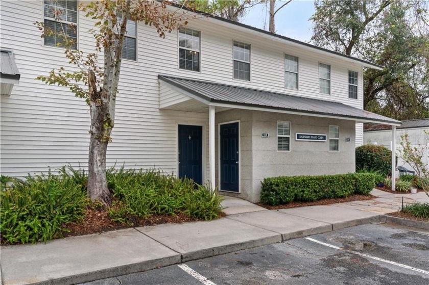 Welcome to this charming townhome on St Simons Island, offering - Beach Condo for sale in Saint Simons, Georgia on Beachhouse.com