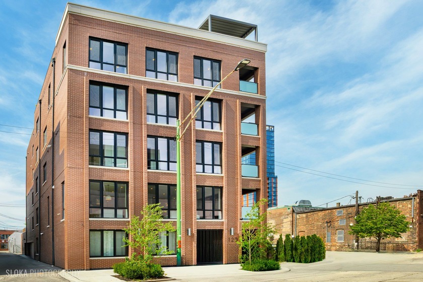 Last 2 units available!!! in this boutique luxury condominium - Beach Condo for sale in Chicago, Illinois on Beachhouse.com