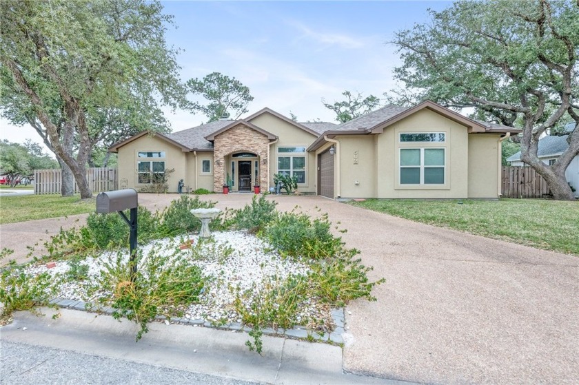 CORNER LOCATION | LARGE COVERED PORCH | THREE LARGE BEDROOMS, If - Beach Home for sale in Rockport, Texas on Beachhouse.com