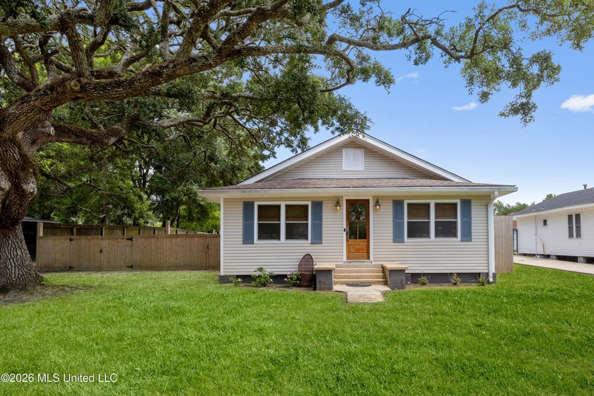 Charming coastal bungalow in the heart of downtown Long Beach! - Beach Home for sale in Long Beach, Mississippi on Beachhouse.com