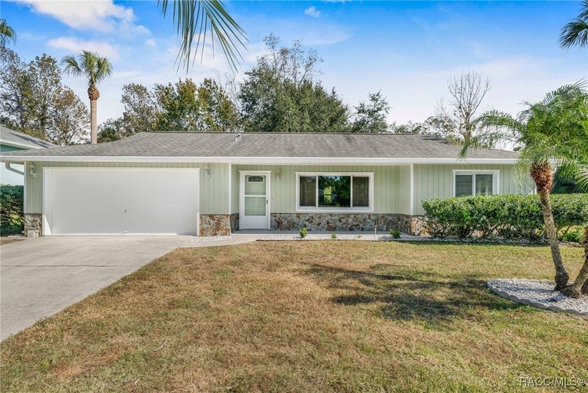 Spacious and tastefully restored 2 bedroom, 2 bathroom home - Beach Home for sale in Homosassa, Florida on Beachhouse.com