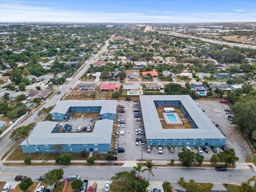 Investor special with no rental restrictions -- rent immediately - Beach Condo for sale in Lake Worth Beach, Florida on Beachhouse.com