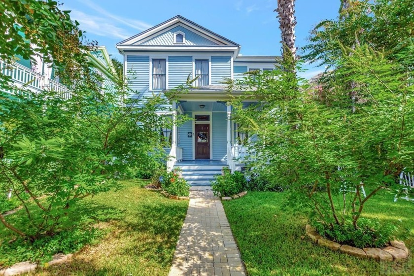 Exceptional opportunity to own a beautifully updated 5 bedroom 2 - Beach Home for sale in Galveston, Texas on Beachhouse.com