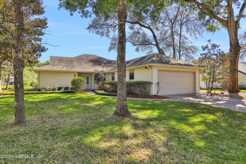 LAKEFRONT Mandarin home in quiet community perfect for kayaking - Beach Home for sale in Jacksonville, Florida on Beachhouse.com