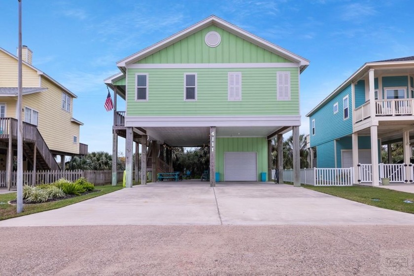 This custom-built home in Isla Del Sol offers breathtaking - Beach Home for sale in Galveston, Texas on Beachhouse.com