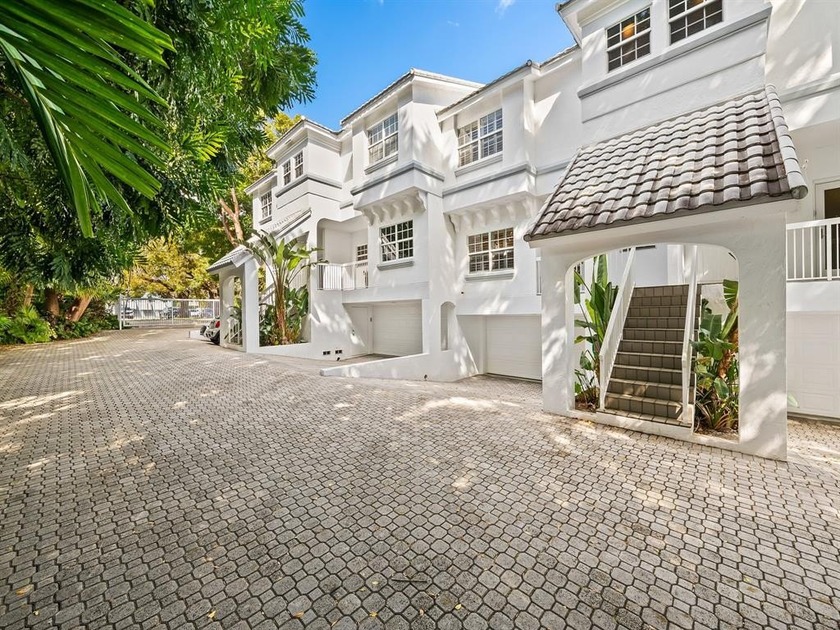 Boutique style 11-unit Villas Las Olas gated townhouse community - Beach Condo for sale in Fort Lauderdale, Florida on Beachhouse.com