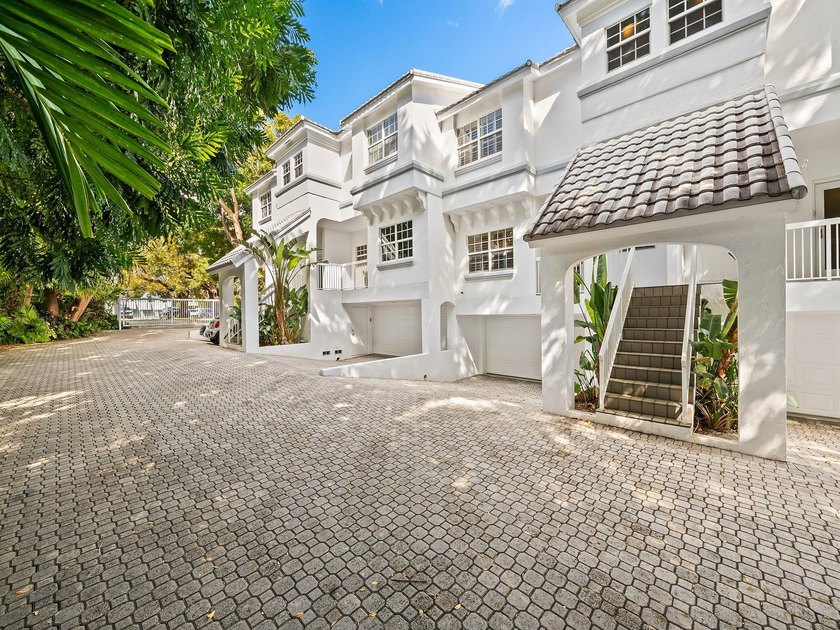 Boutique style 11-unit Villas Las Olas gated townhouse community - Beach Condo for sale in Fort Lauderdale, Florida on Beachhouse.com