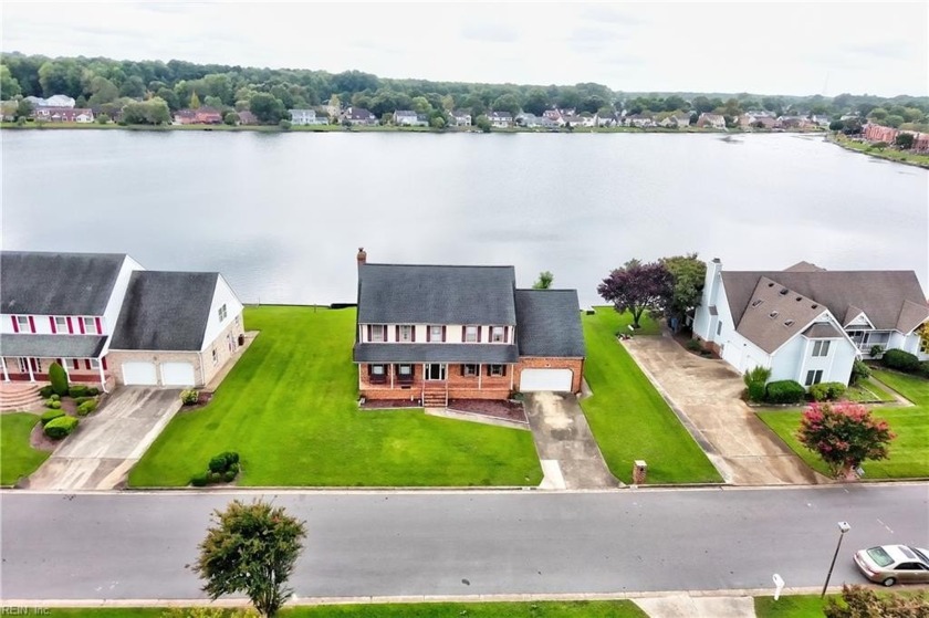 This spacious 4-bedroom, 3-full baths, home offers over 3000 sq - Beach Home for sale in Chesapeake, Virginia on Beachhouse.com