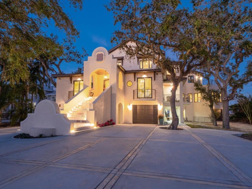 Spectacular Bayfront Estate on Siesta Key. Experience the - Beach Home for sale in Sarasota, Florida on Beachhouse.com