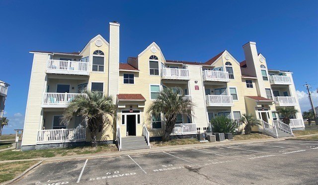 An opportunity to own a fully furnished, water view condo in a - Beach Condo for sale in Corpus Christi, Texas on Beachhouse.com